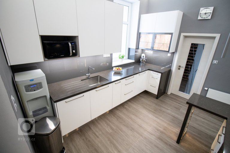 add picture to album