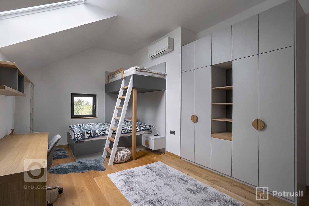 
Další zajímavý &bdquo;kousek&ldquo; putoval tentokrát do nádherného domu kousek za Prahou. Na projektu pracovali naši kolegové designéři, Renáta a Milan.…