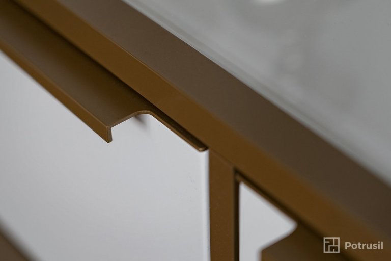 
Další zajímavý &bdquo;kousek&ldquo; putoval tentokrát do nádherného domu kousek za Prahou. Na projektu pracovali naši kolegové designéři, Renáta a Milan.…