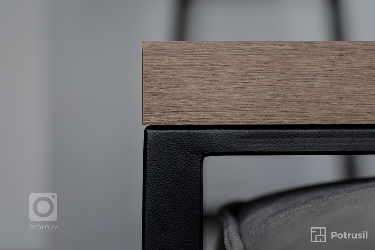 Další povedený interiér dokončila Markéta z našeho interiérového studia v Praze.

Zadání bylo navrhnout moderní pánský interiér s použitím kovových konstrukcí…