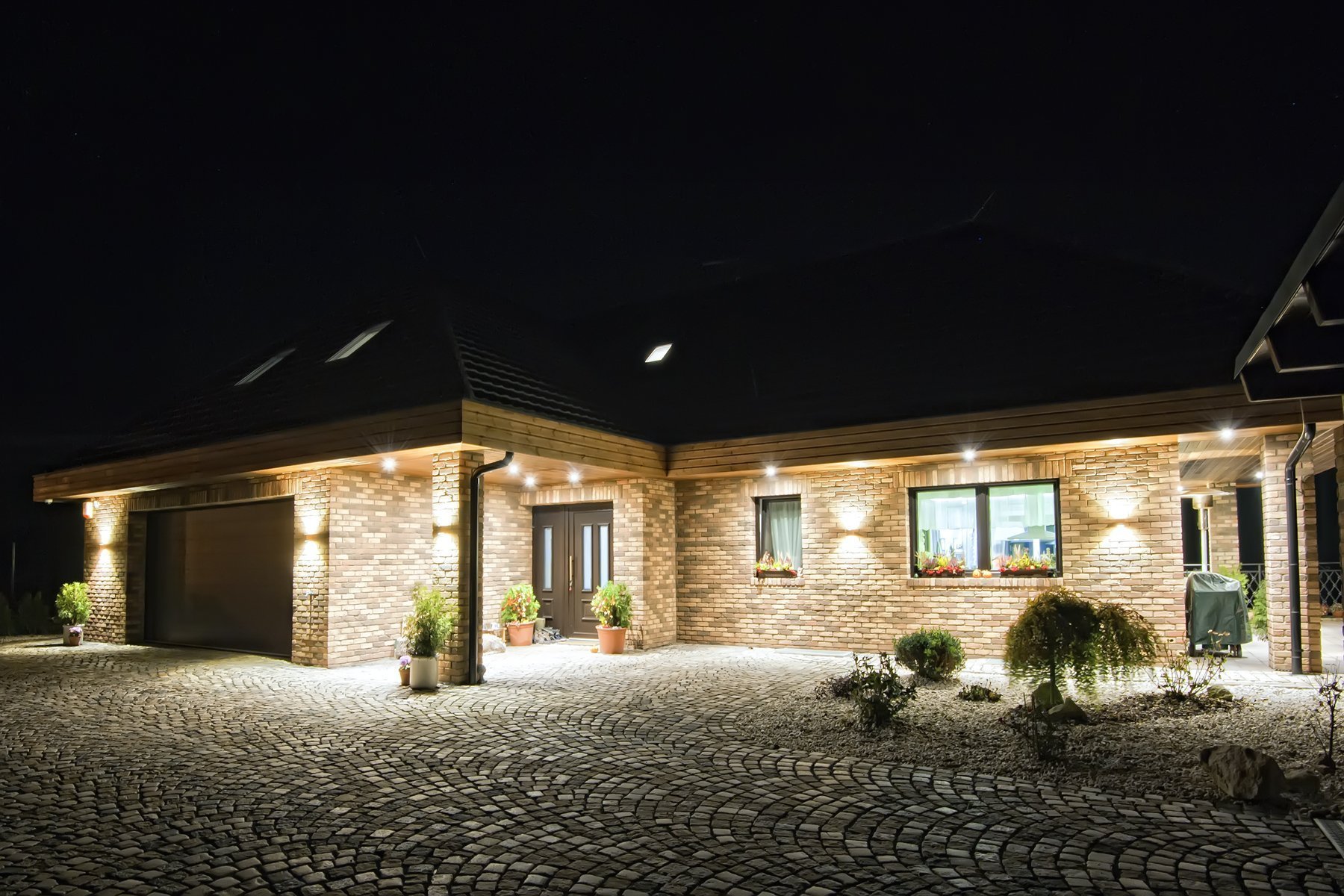 Novstavba rodinného domu, návrh a realizace osvětlení exteriéru i interiéru
