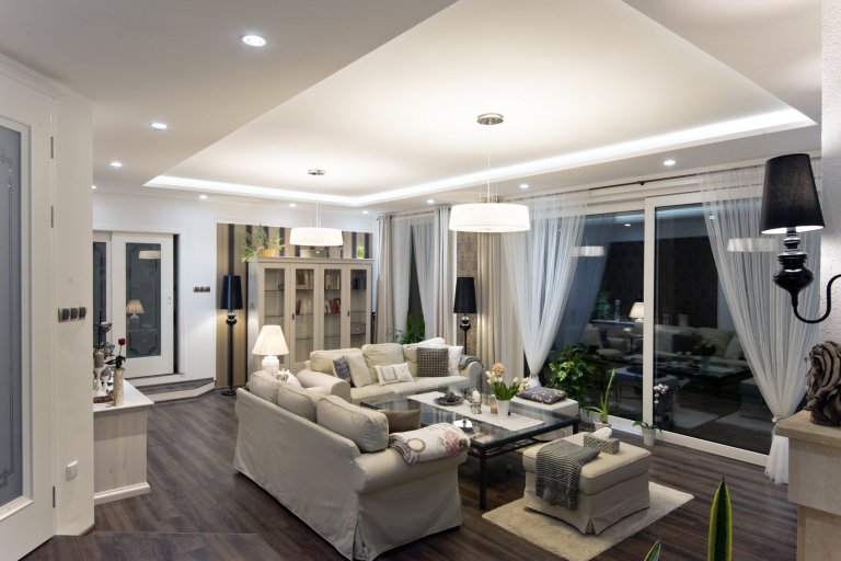 Novstavba rodinného domu, návrh a realizace osvětlení exteriéru i interiéru
