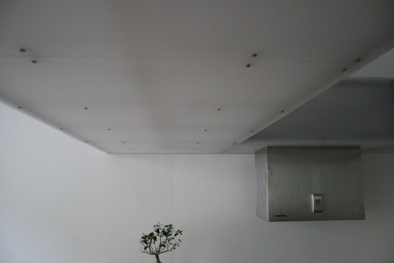 V době svého vzniku byl v prvním patře secesního činžovního domu jeden byt. V éře komunismu brutálně a necitlivě rozdělen na tři jednotky. Klient koupil tato…