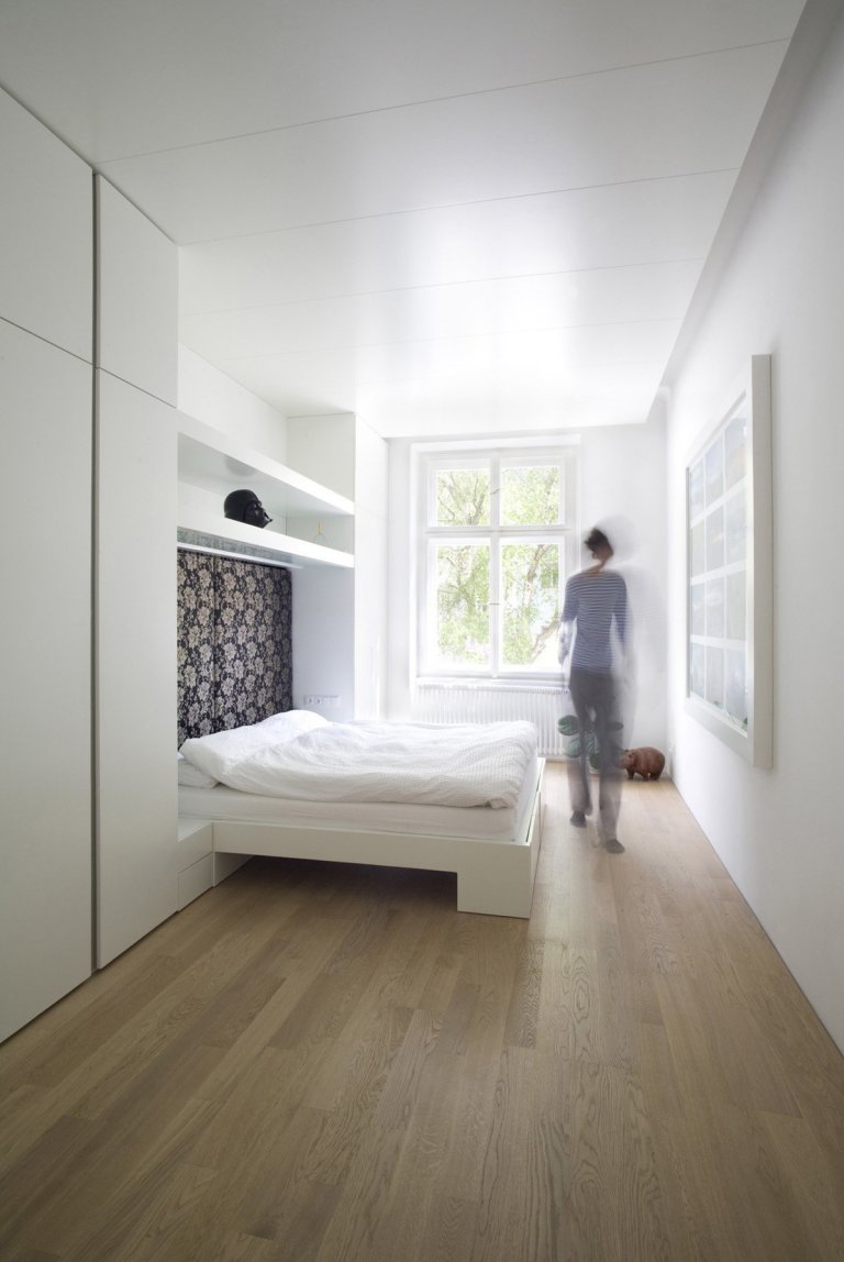 V době svého vzniku byl v prvním patře secesního činžovního domu jeden byt. V éře komunismu brutálně a necitlivě rozdělen na tři jednotky. Klient koupil tato…