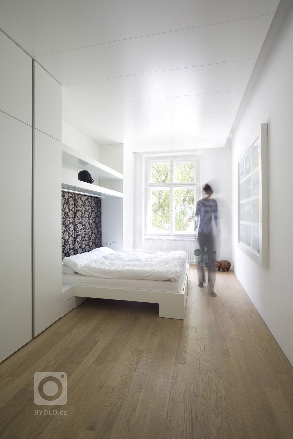 V době svého vzniku byl v prvním patře secesního činžovního domu jeden byt. V éře komunismu brutálně a necitlivě rozdělen na tři jednotky. Klient koupil tato…