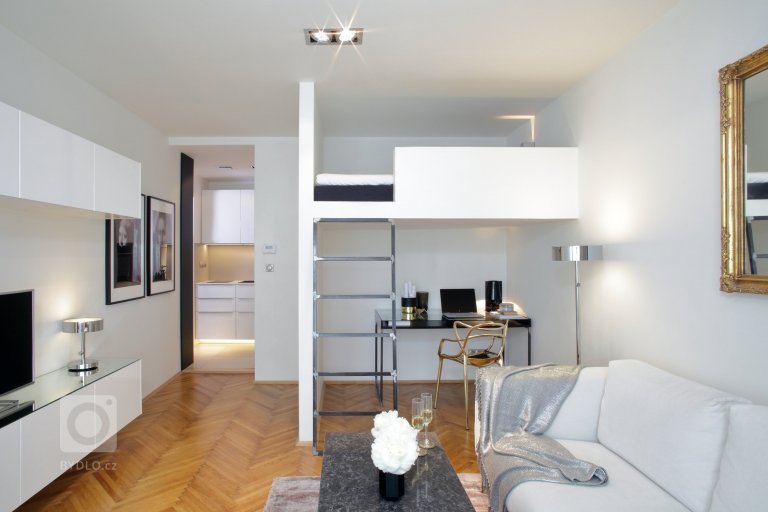 add picture to album