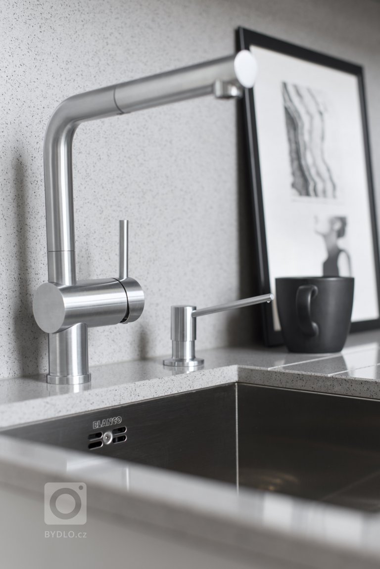 add picture to album