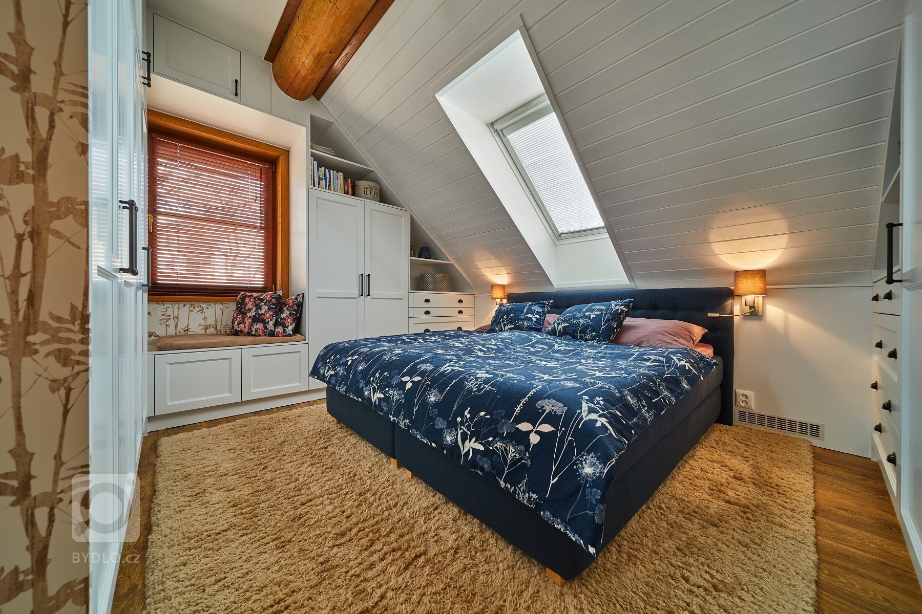 Příběh nového dětského pokoje a ložnice se začal psát před rokem, kdy mě oslovila klientka Klára ze srubu v Podrkonoší. Přála si vyměnit velkou ložnice s…