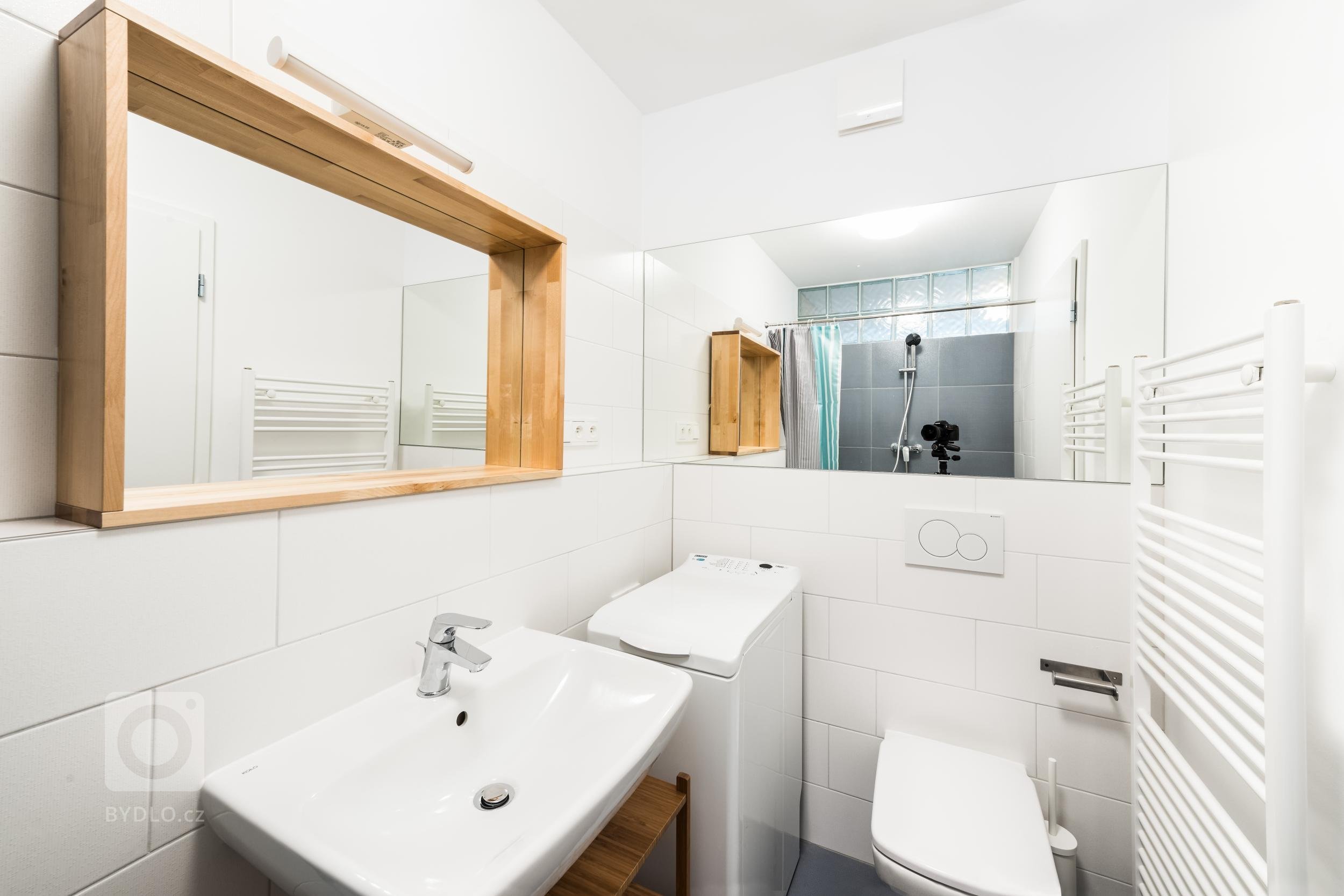 Zařízení jednopokojového bytu jsme navrhli výhradně z produktů Ikea. Příjemný interiér je důkazem, že slušný výsledek se dá dosáhnout i s dostupným typovým…