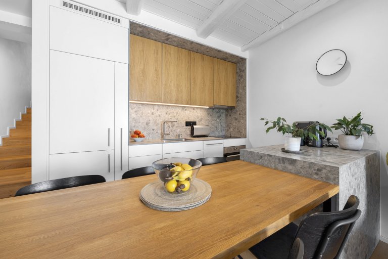 V rámci mého posledního fotografačního projektu jsem měl možnost zachytit interiér, který byl navržen s cílem vytvořit vzdušný a moderní prostor v…