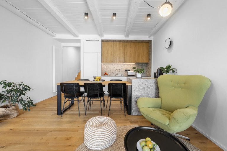 V rámci mého posledního fotografačního projektu jsem měl možnost zachytit interiér, který byl navržen s cílem vytvořit vzdušný a moderní prostor v…