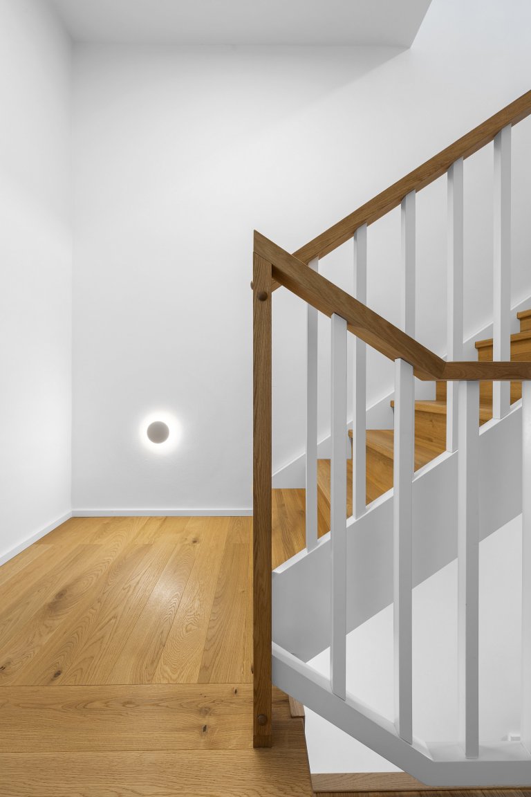 V rámci mého posledního fotografačního projektu jsem měl možnost zachytit interiér, který byl navržen s cílem vytvořit vzdušný a moderní prostor v…