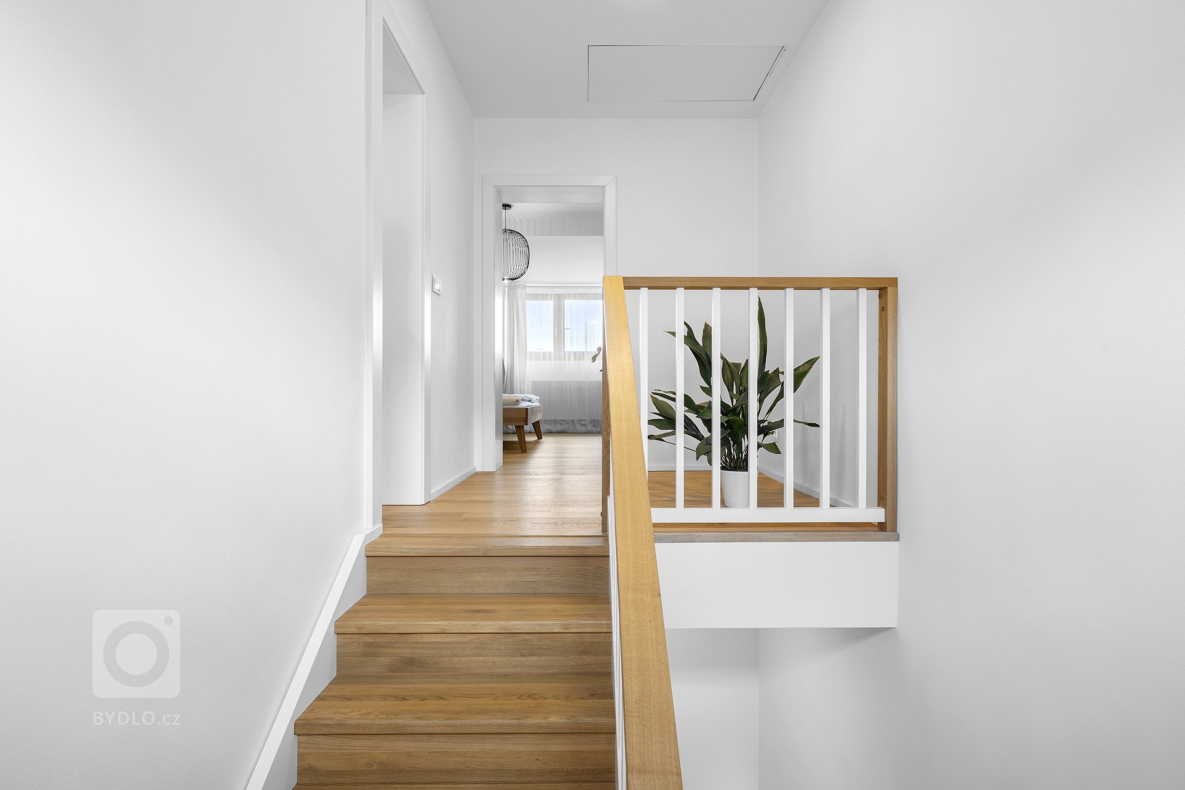 V rámci mého posledního fotografačního projektu jsem měl možnost zachytit interiér, který byl navržen s cílem vytvořit vzdušný a moderní prostor v…