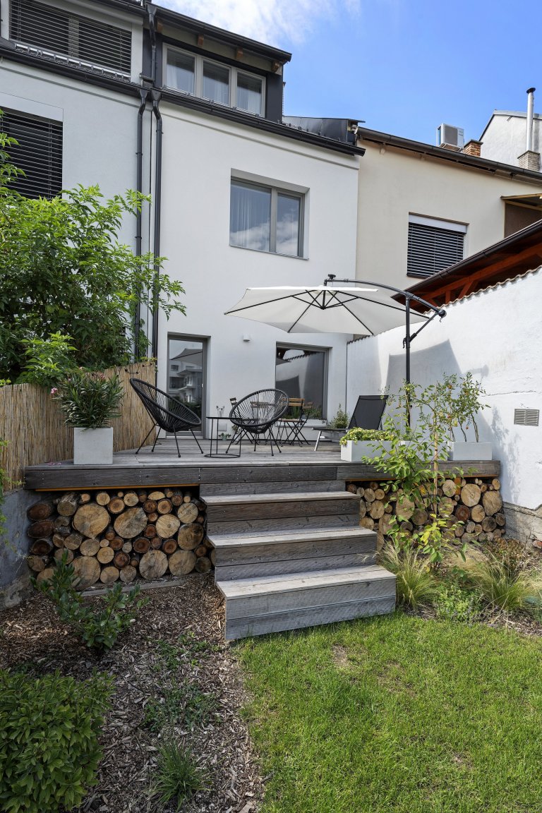 V rámci mého posledního fotografačního projektu jsem měl možnost zachytit interiér, který byl navržen s cílem vytvořit vzdušný a moderní prostor v…