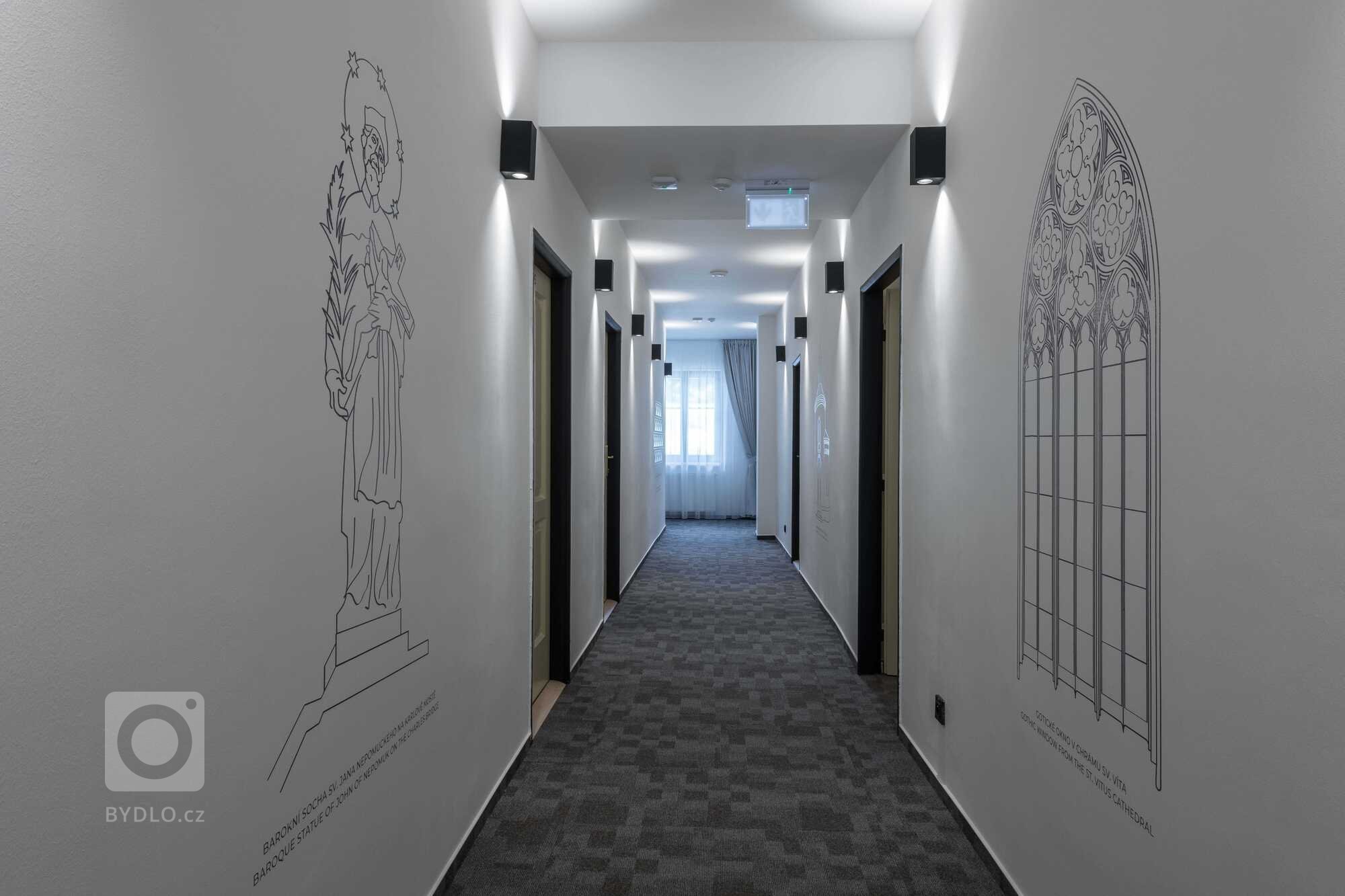 Realizace zastínění hotelu Praha ve Špindlerově Mlýně. Během Covid uzavření &nbsp;se realizovala rekonstrukce hotelu ve spolupráci s ateliérem Apris a Červený…