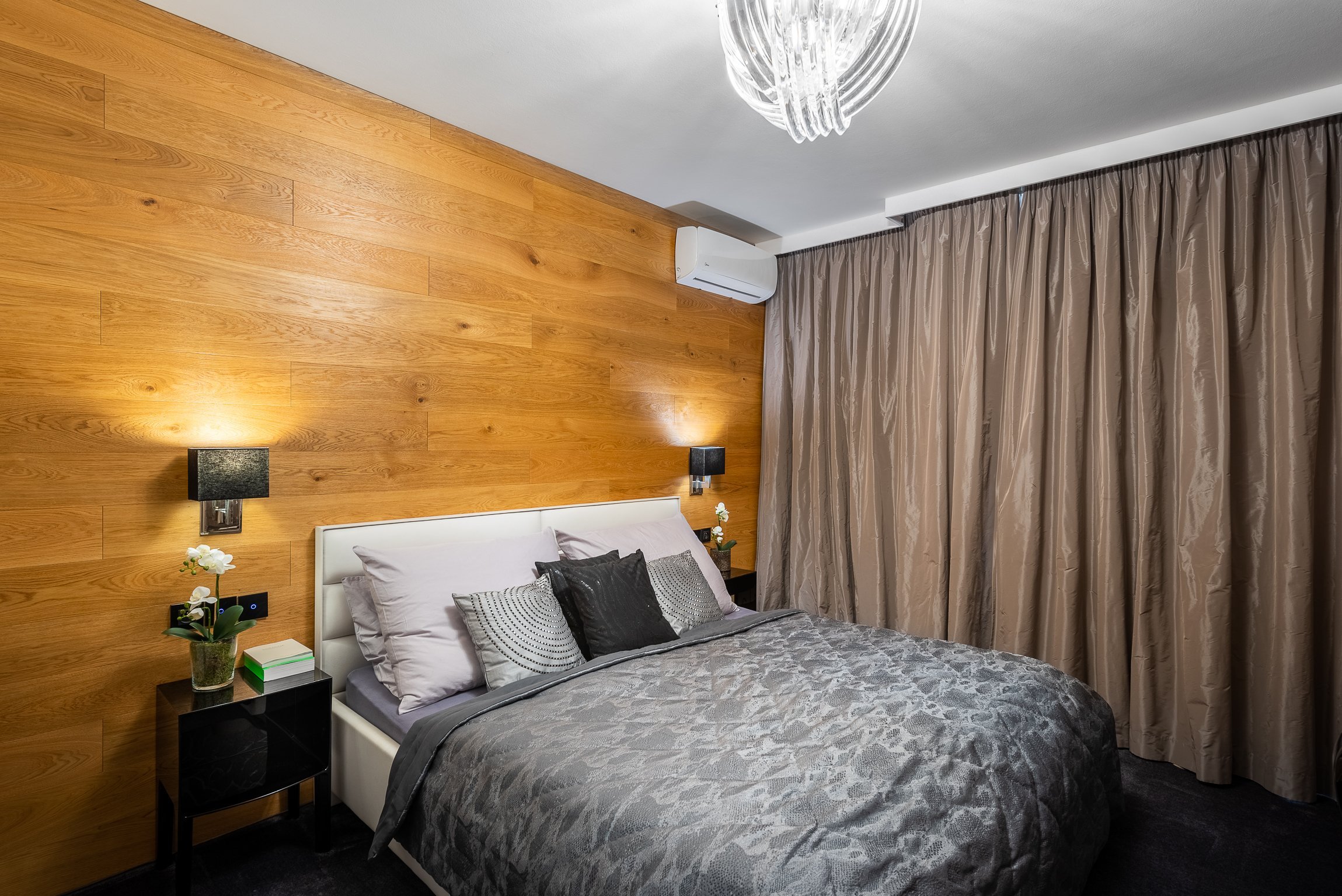 Proměna ložnice - záměr této rekonstrukce ložnice byla útulná atmosféra, která navodí klid pro &nbsp;dobrý spánek. Použitím přírodního obložení dřevem, měkkých…