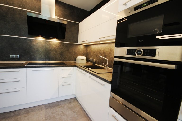 Dnes si ukážeme velmi krásnou rekonstrukci z Ostravy Zábřehu, kdy jsme rekonstruovali prostory v řadovém domě. Z dvou malých místnůstek jsme vytvořili velký…