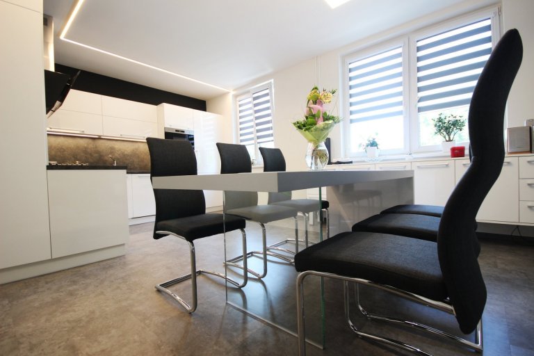 Dnes si ukážeme velmi krásnou rekonstrukci z Ostravy Zábřehu, kdy jsme rekonstruovali prostory v řadovém domě. Z dvou malých místnůstek jsme vytvořili velký…