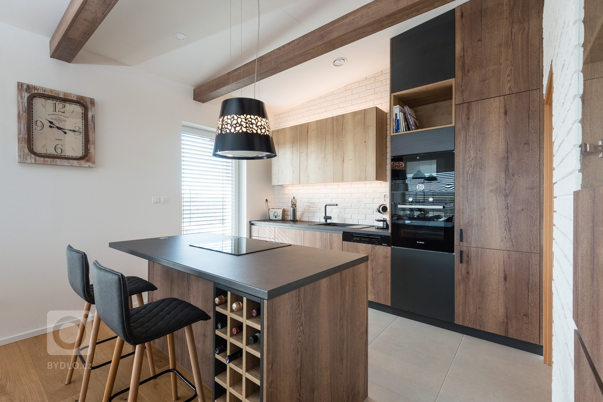 Zľahka industriálny interiér rodinného domu v Novej Dedinke pre mladú rodinu s vášňou pre drevo. Na projekte s nami spolupracoval architekt Ing. arch. Marcel…