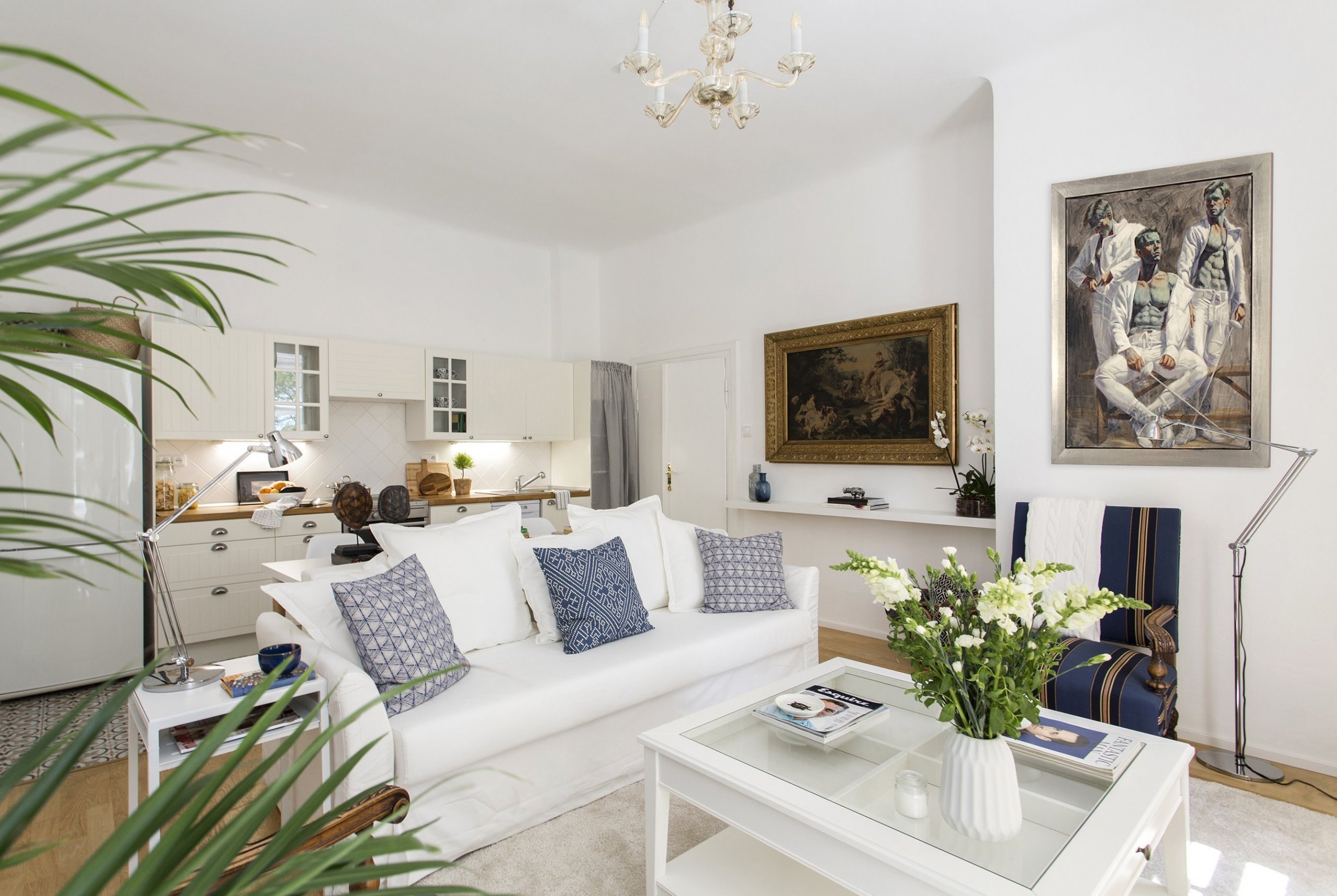 When our client bought this place was a bland empty space with many signs of "wear-and-tear", all walls were painted in a variety of sad dusty colors…