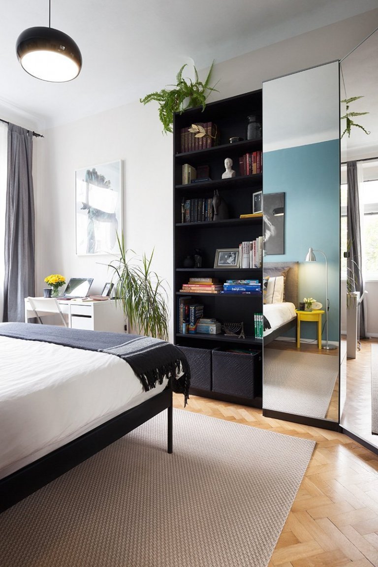 After purchasing an apartment in a hip Prague neighborhood in 2009, a Czech media professional kept it mostly the same. Then last year, he asked his Italian…