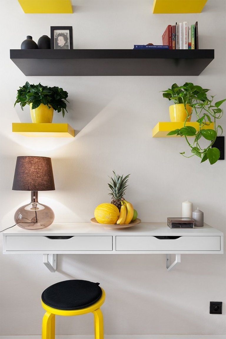 After purchasing an apartment in a hip Prague neighborhood in 2009, a Czech media professional kept it mostly the same. Then last year, he asked his Italian…