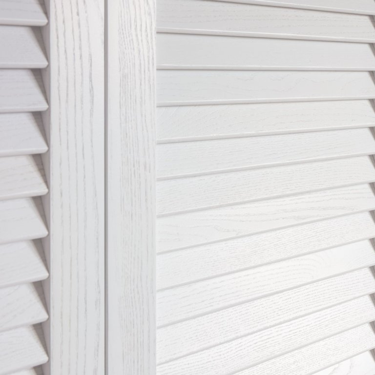 Výhodou lamelových dveří je trvalé odvětrávání prostoru, proto jsou ideální volbou k šatní skříni, předsíňové stěně, zakrytí pračky apod. . Pro zachování přírodního vzhledu ošetřujeme dřevo tvrdým voskovým olejem, případně barvou jakou si vyberete dle vzorníku RAL.

 

Také máte zájem o výrobu lamelových dveří? Napište nám a určitě najdeme ideální řešení.

 