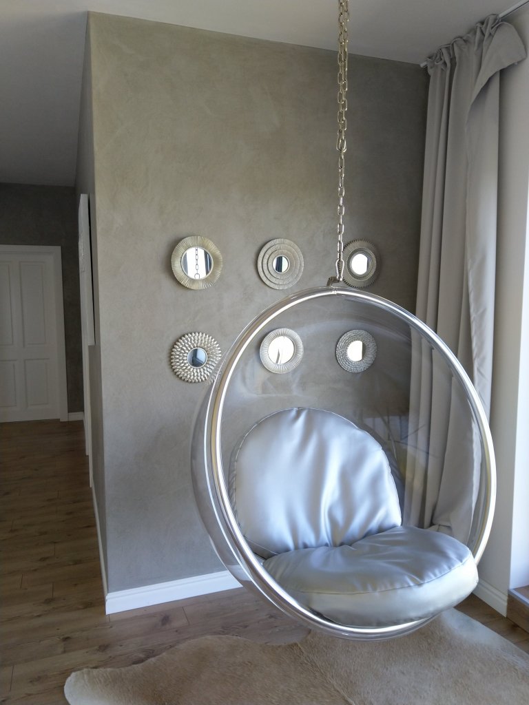 Realizace betonové stěrky v RD nedaleko Hradce Králové. Odstín a design stěrky na míru dle přání zákazníka. Realizace probíhala v několika etapách s ohledem na…