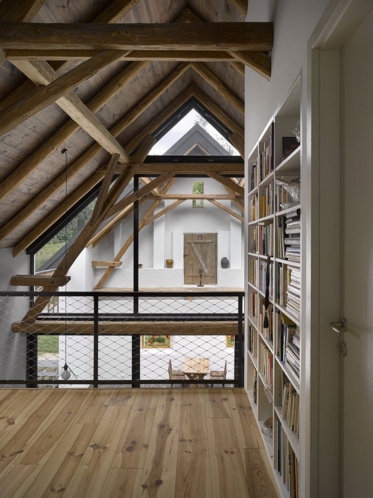 Již od prvního setkání s&nbsp;majiteli bylo jasné zadání, jaké má jejich budoucí bydlení splňovat požadavky: &quot;Má být neotřelé a přitom neokázalé&quot;.…