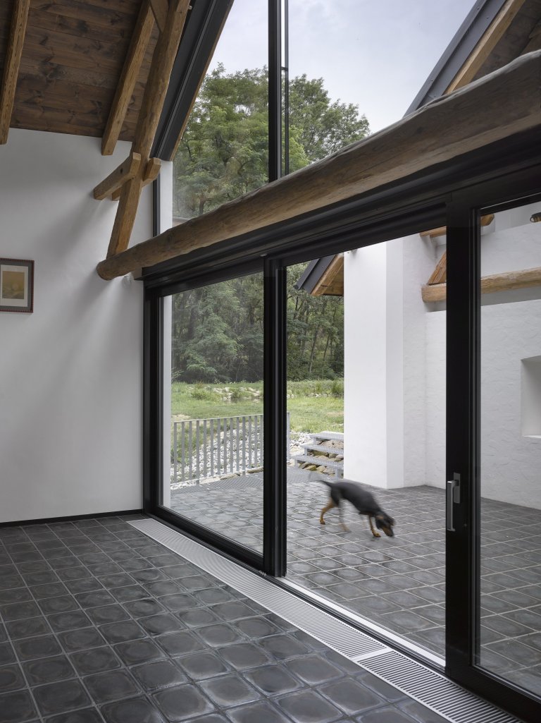 Již od prvního setkání s&nbsp;majiteli bylo jasné zadání, jaké má jejich budoucí bydlení splňovat požadavky: &quot;Má být neotřelé a přitom neokázalé&quot;.…