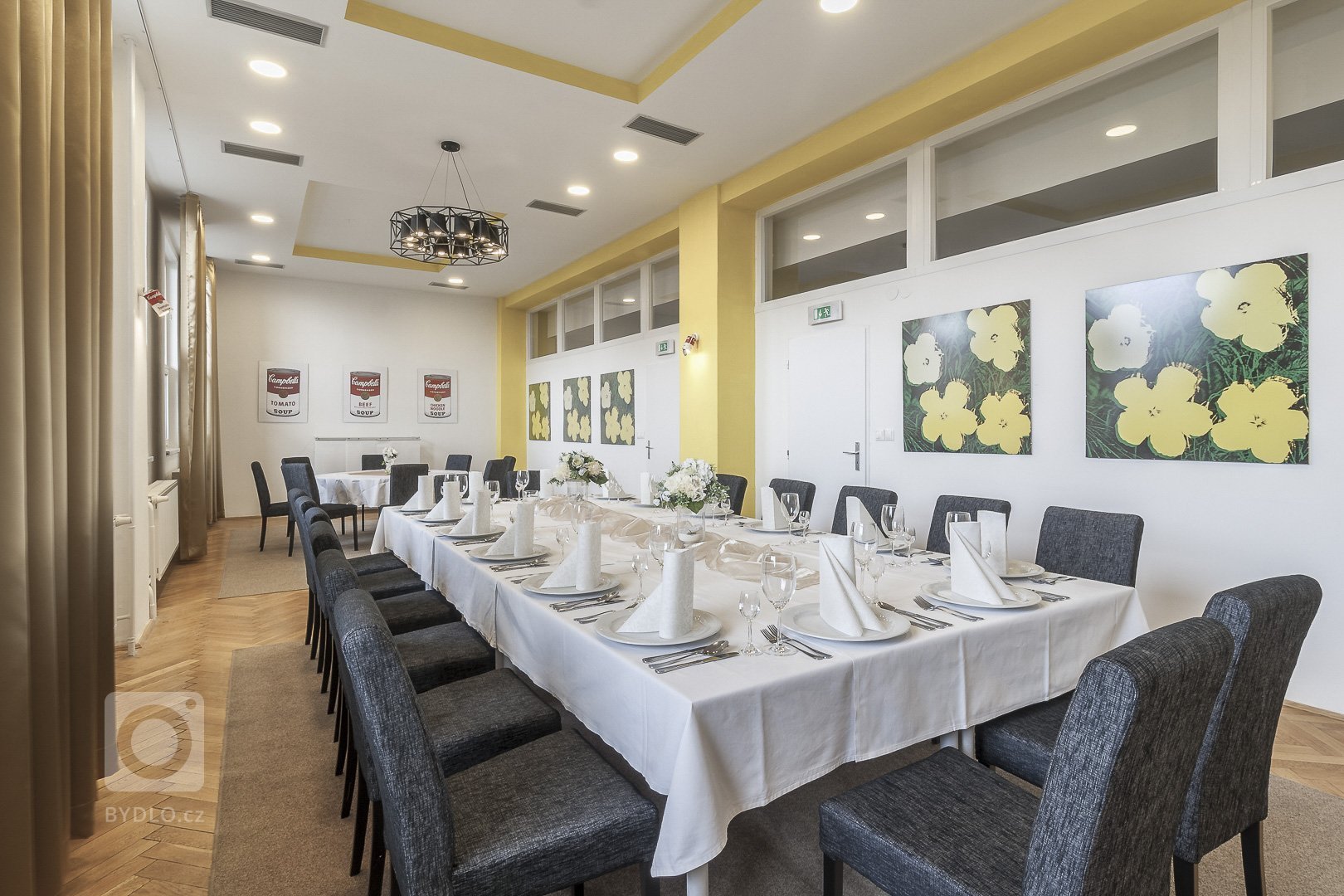 Redesign hotelu ve Slovenském městě Humenné. Cílem bylo vytvoření proměny interiéru včetně stavebních úprav 5 salonků a restaurace. Salonky byly rozděleny…
