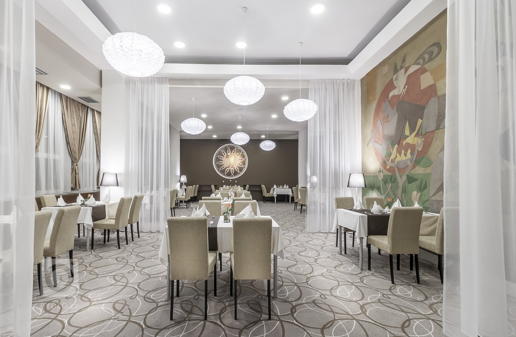 Redesign hotelu ve Slovenském městě Humenné. Cílem bylo vytvoření proměny interiéru včetně stavebních úprav 5 salonků a restaurace. Salonky byly rozděleny…