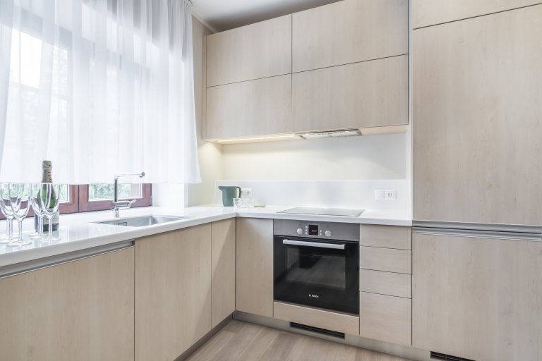 Proměna horského apartmánu pro stávající majitele. Zadáním bylo vytvořit útulný prostor s koupelnou navíc a rozdělením mezonetové jednotky na část pro majitele…