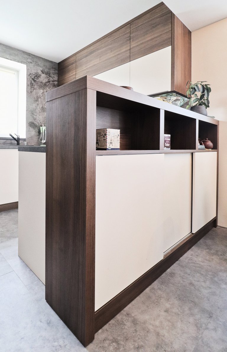 Přijde Vám, že lesklou kuchyňskou linku má již kdekdo? Buďte trochu originální a zvolte matnou povrchovou úpravu dvířek, jako naše nedávná klientka, které se…