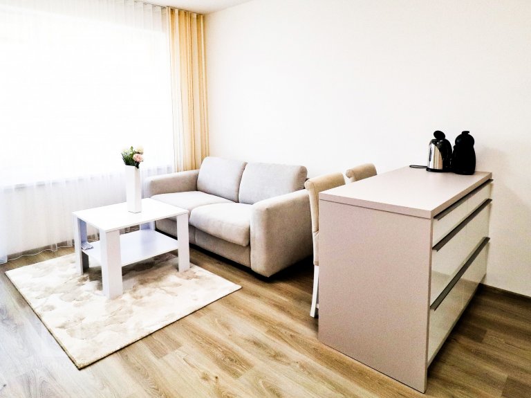 add picture to album