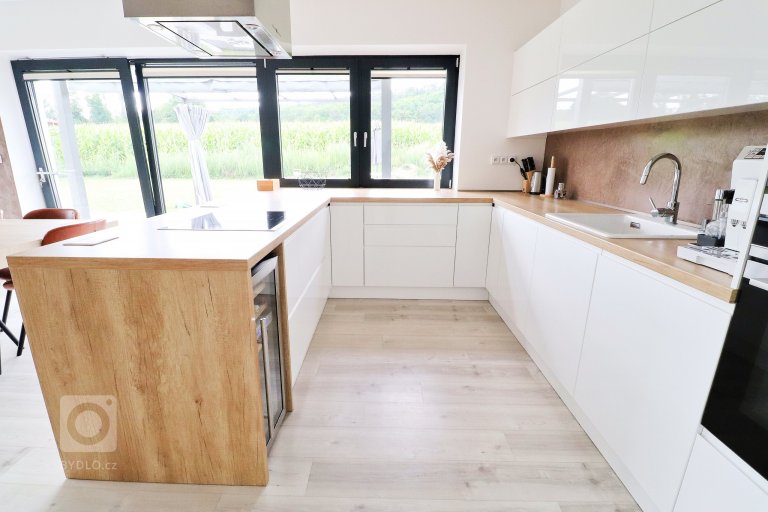 add picture to album