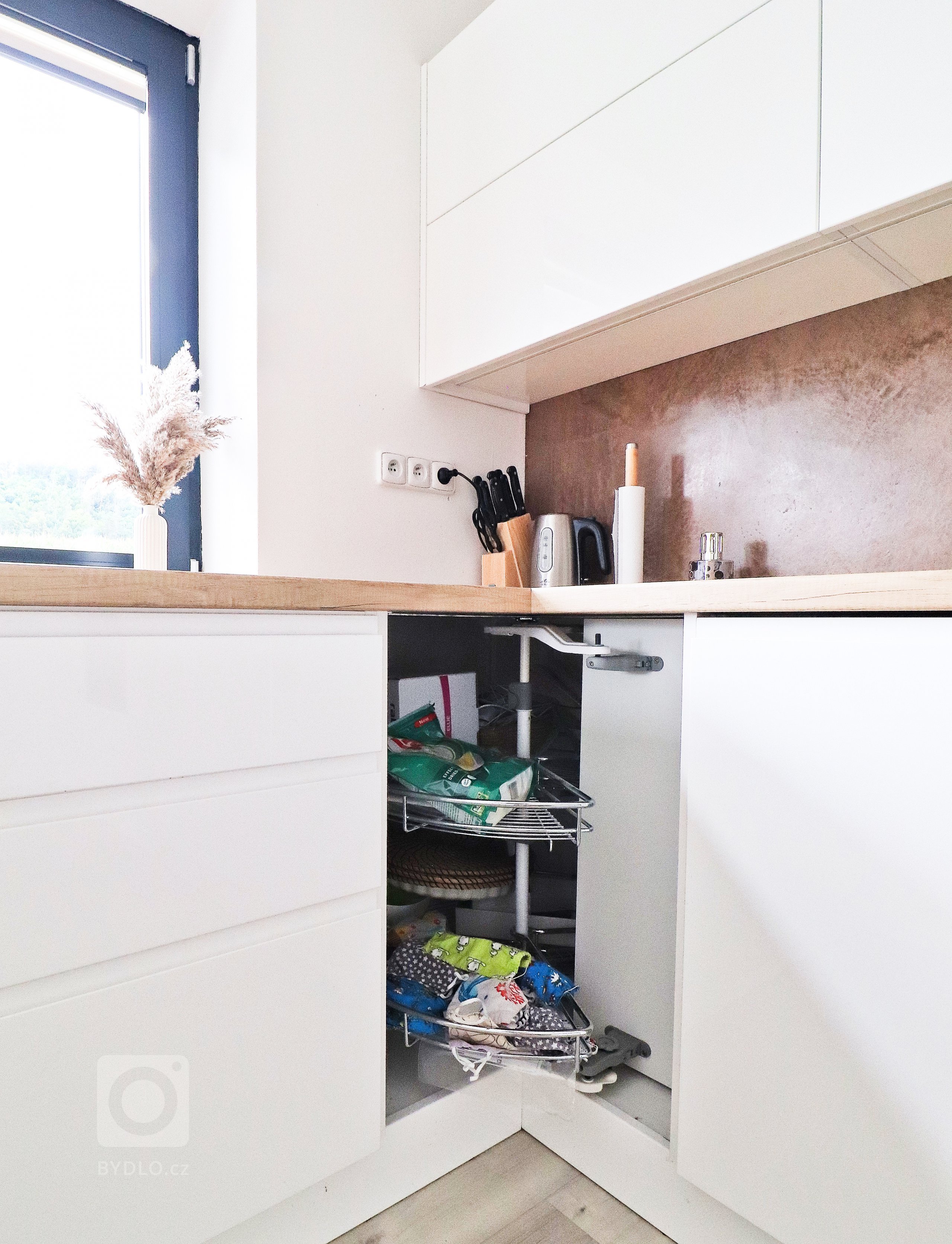 Tentokrát probíhala naše realizace v&nbsp;novostavbě rodinného domku kousek od Brna.

Pro mladou rodinku jsme vyrobili tuto lakovanou kuchyňskou linku s&nbsp…