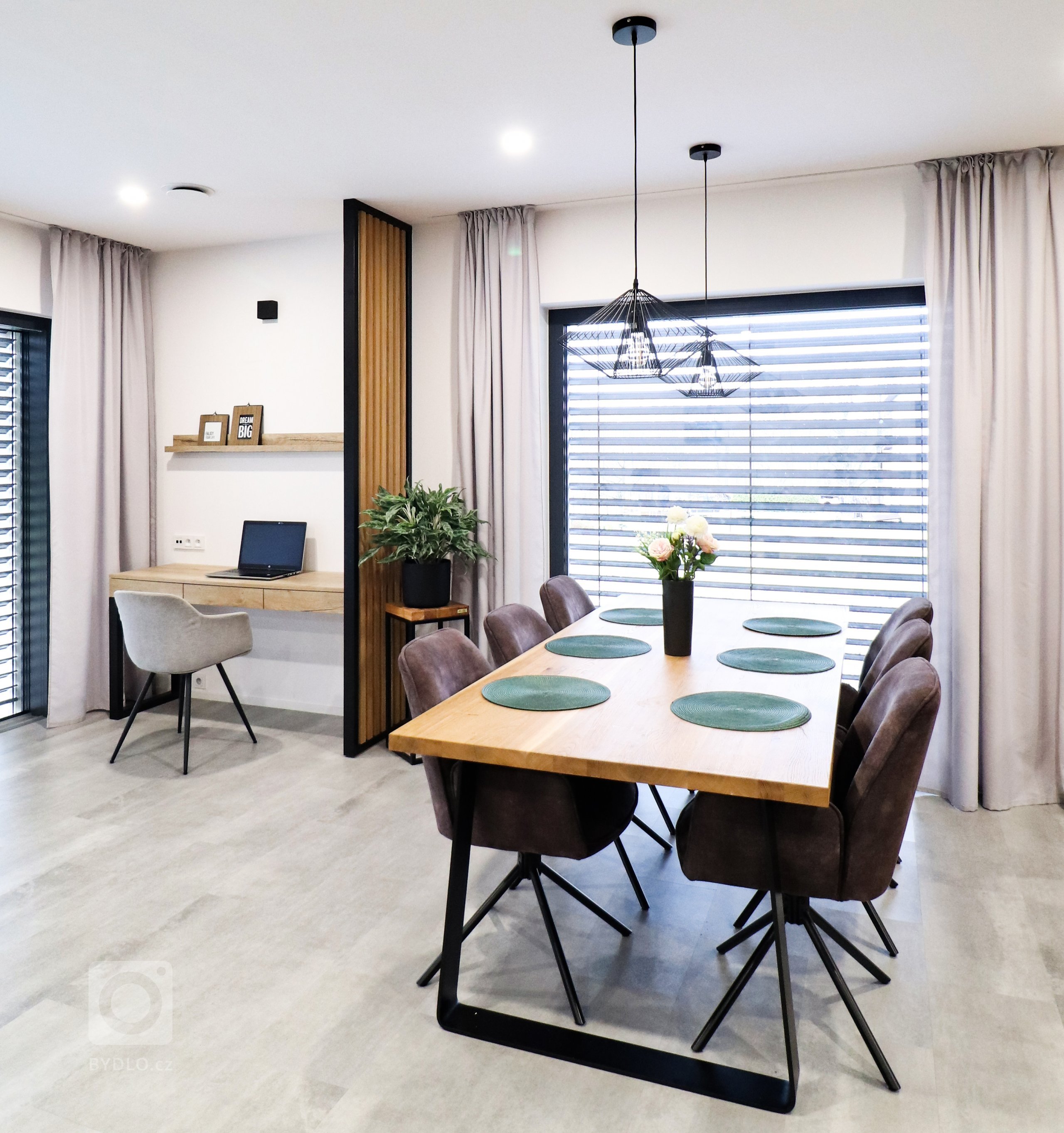 Tato realizace nás moooc bavila.

Barevný koncept byl ze strany zákazníků jasně daný a i když jsme se k&nbsp;focení dostali až po delší době od samotné…