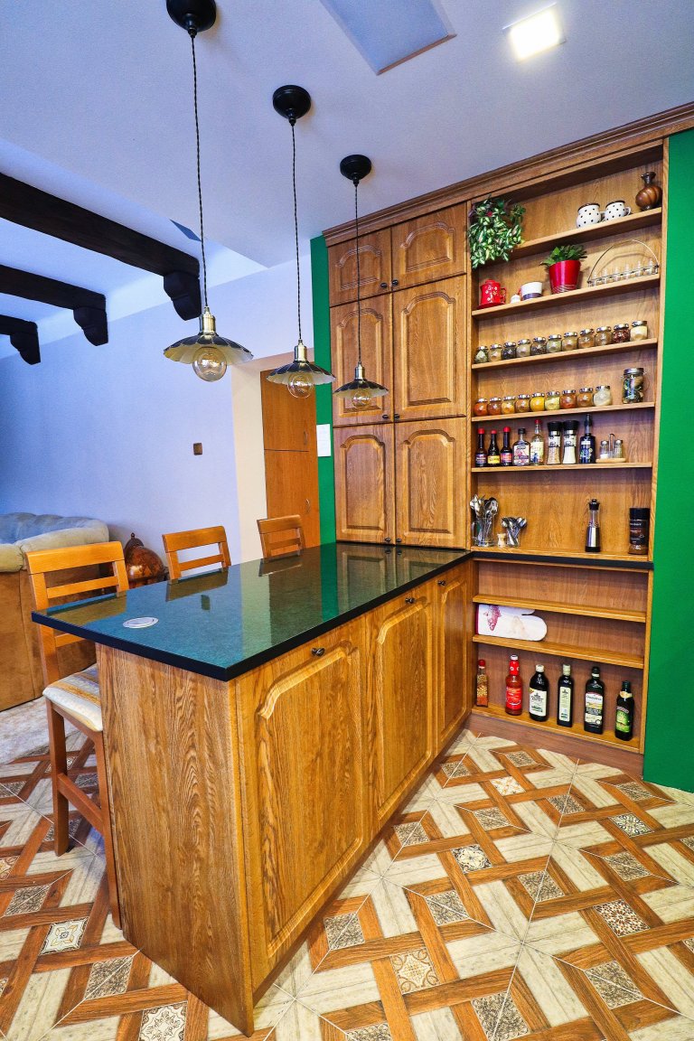 Ne každý je zastáncem moderny. Rustikální kuchyně jsou v&nbsp;dnešní době velmi populární a mají své kouzlo. Většina kuchyní tohoto stylu se vyznačuje různě…