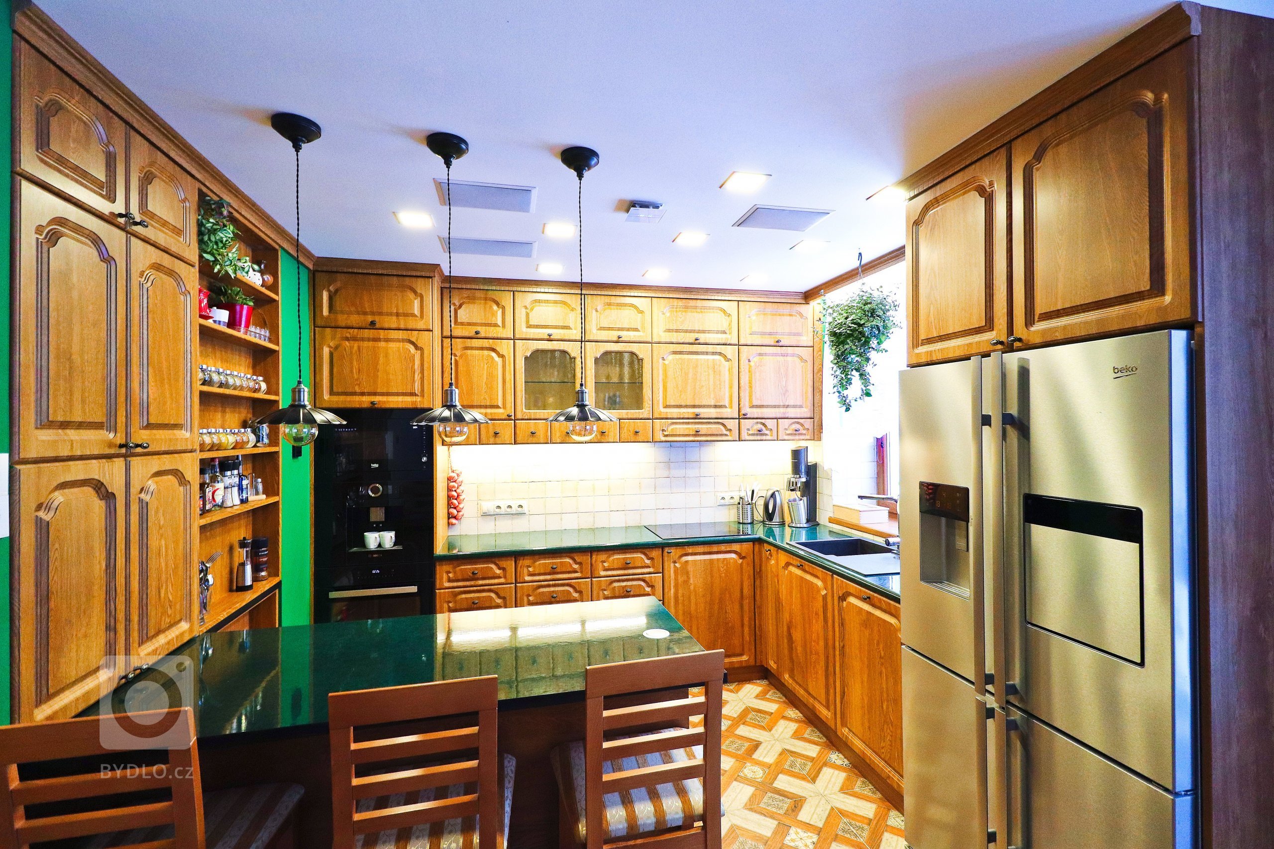 Ne každý je zastáncem moderny. Rustikální kuchyně jsou v&nbsp;dnešní době velmi populární a mají své kouzlo. Většina kuchyní tohoto stylu se vyznačuje různě…