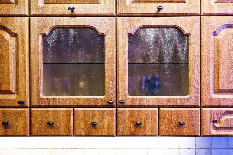 Ne každý je zastáncem moderny. Rustikální kuchyně jsou v&nbsp;dnešní době velmi populární a mají své kouzlo. Většina kuchyní tohoto stylu se vyznačuje různě…