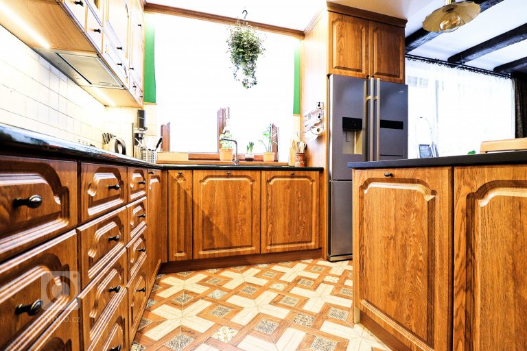 add picture to album