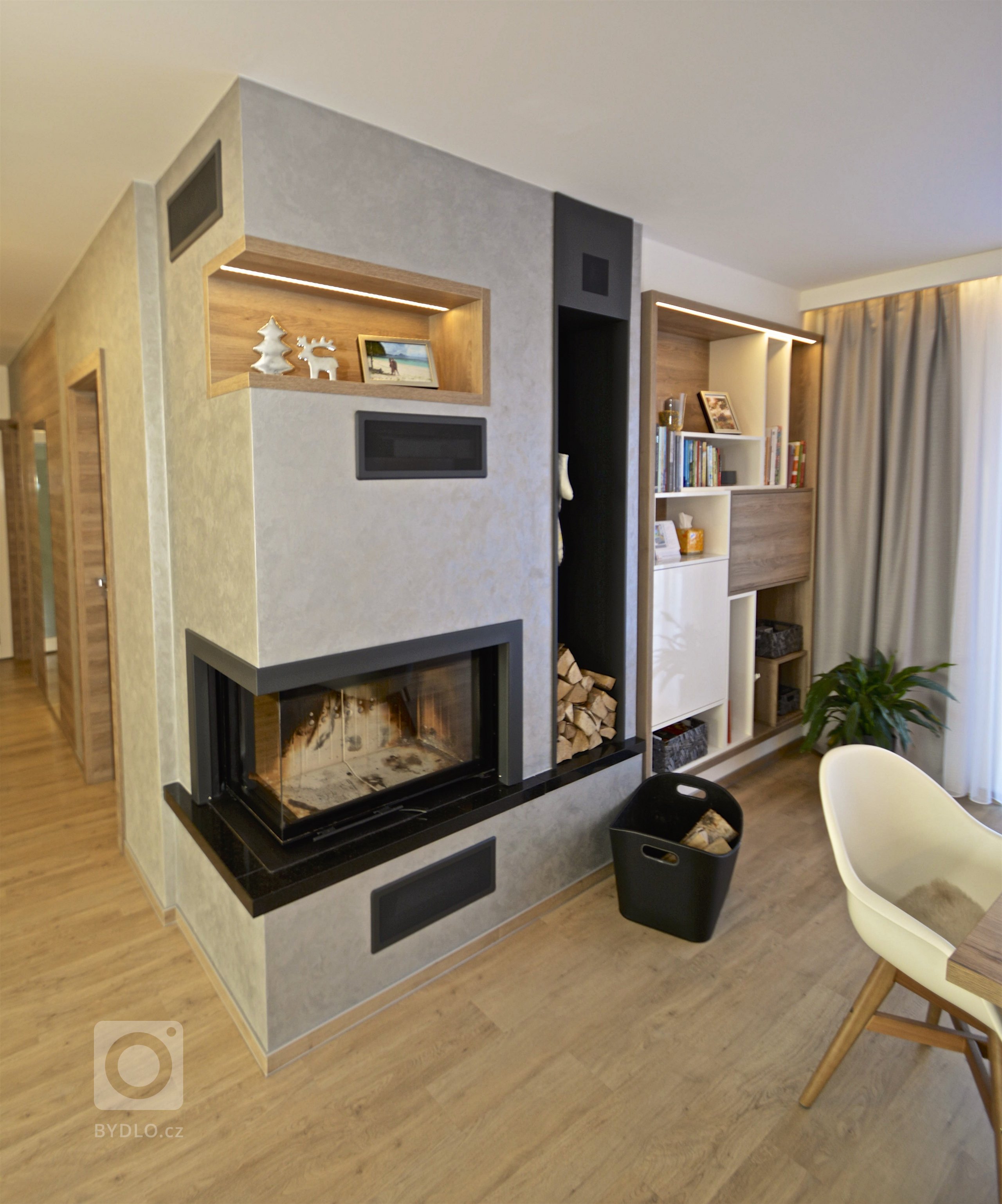 Mladý pár se pustil do složité rekonstrukce, ale pomocí nás a ateliéru ATAK jsme dům dovedli do dokonalosti. Co Vás může zaujmout je kuchyň, která je velmi…