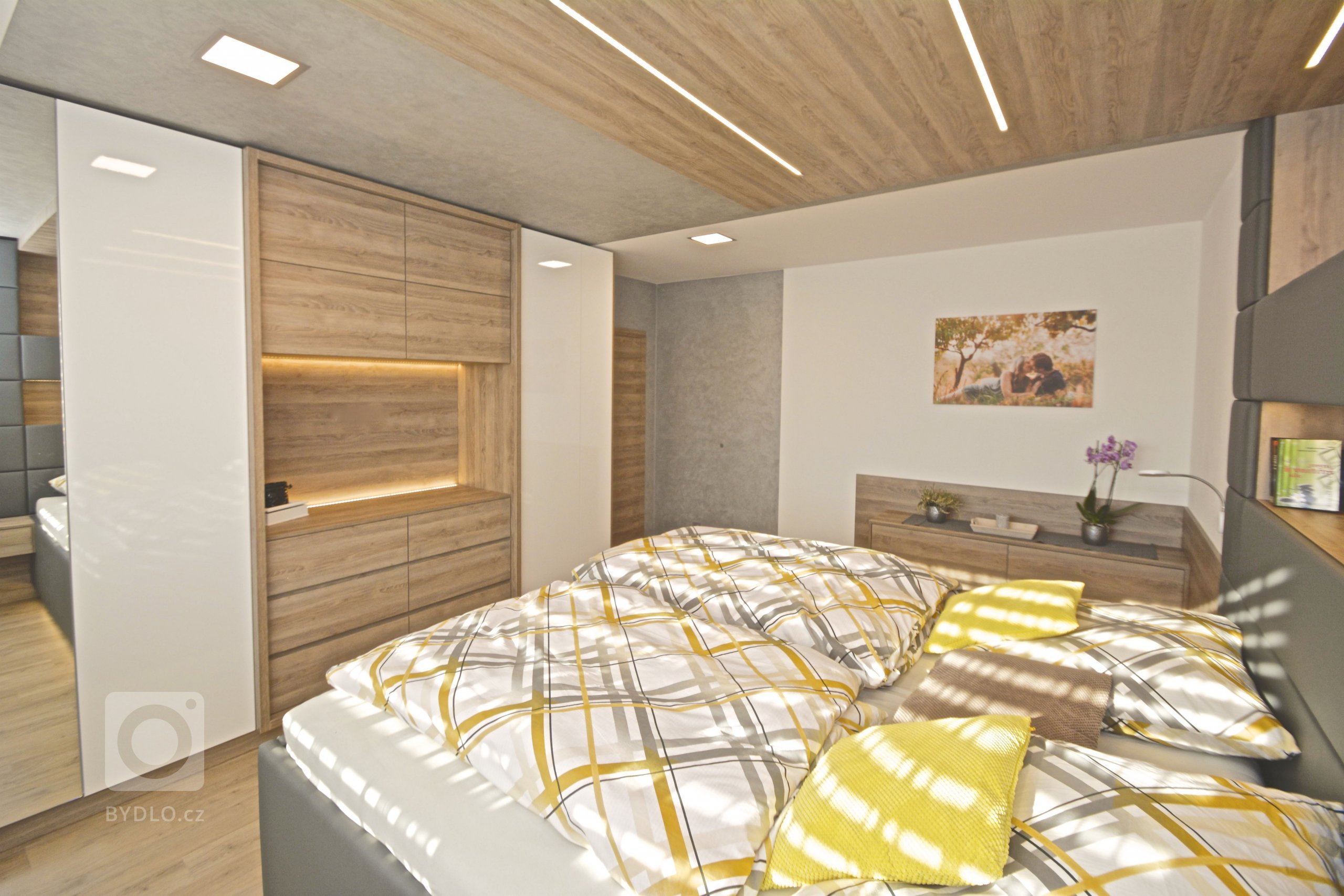 Mladý pár se pustil do složité rekonstrukce, ale pomocí nás a ateliéru ATAK jsme dům dovedli do dokonalosti. Co Vás může zaujmout je kuchyň, která je velmi…