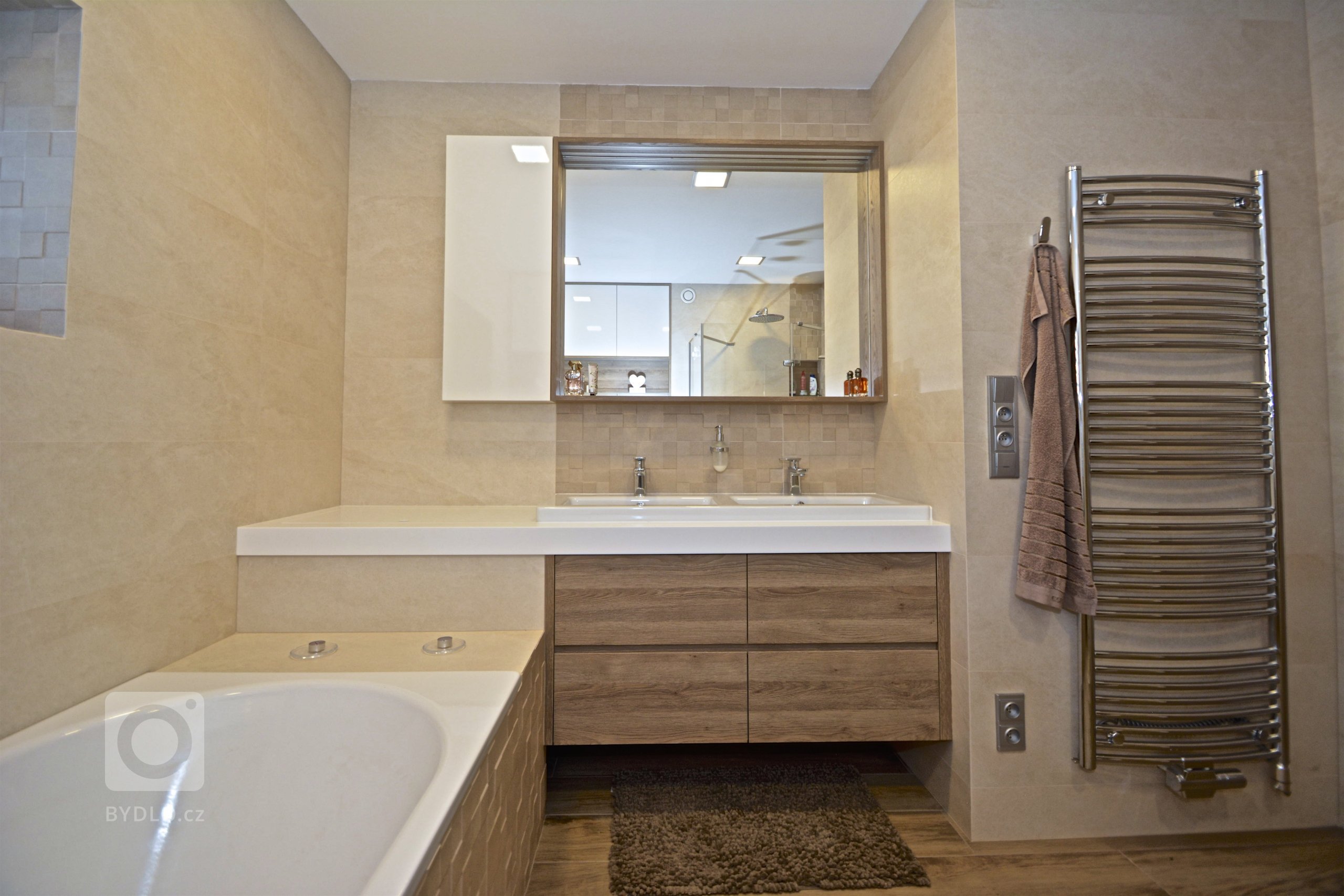 Mladý pár se pustil do složité rekonstrukce, ale pomocí nás a ateliéru ATAK jsme dům dovedli do dokonalosti. Co Vás může zaujmout je kuchyň, která je velmi…