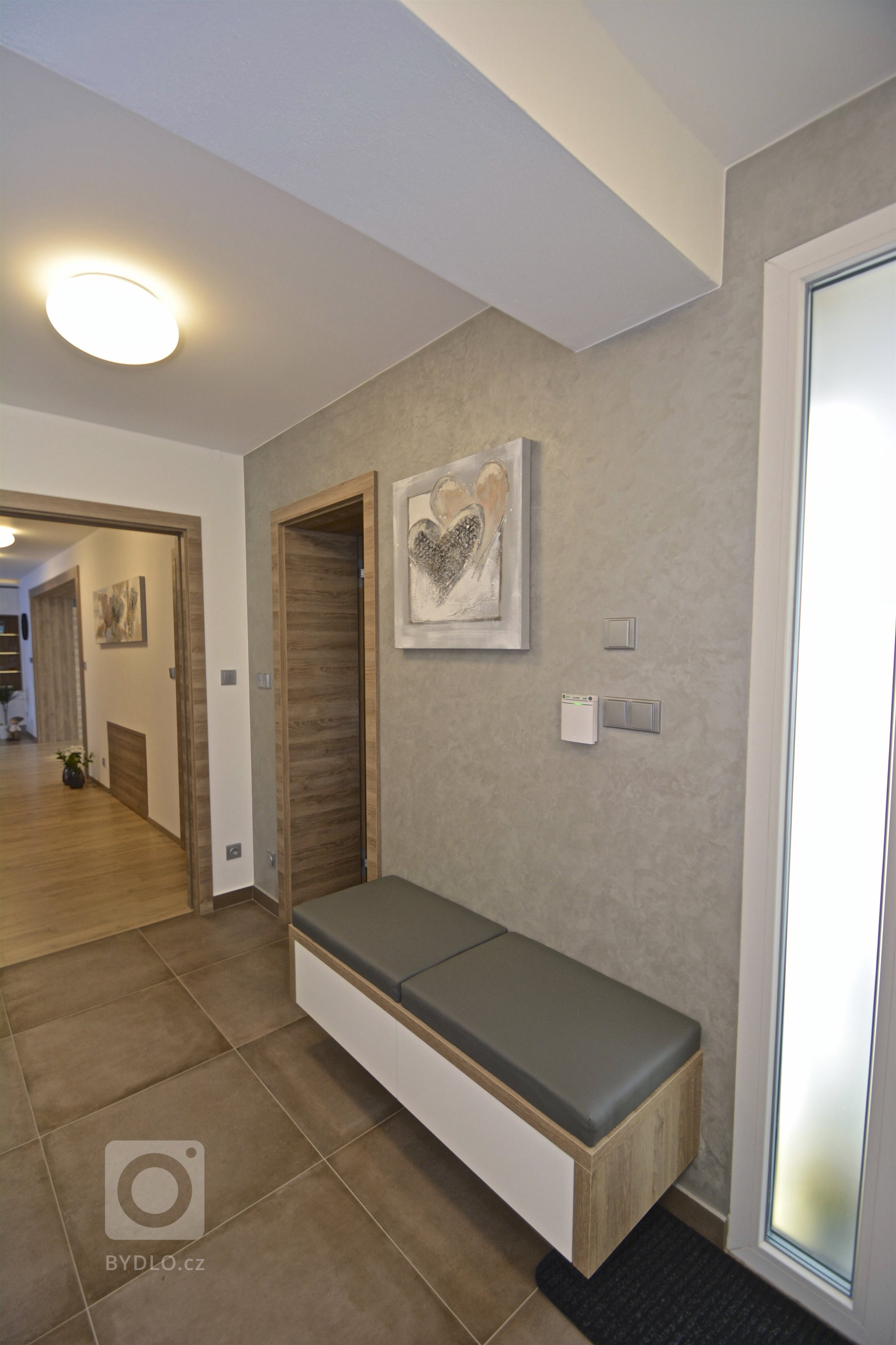 Mladý pár se pustil do složité rekonstrukce, ale pomocí nás a ateliéru ATAK jsme dům dovedli do dokonalosti. Co Vás může zaujmout je kuchyň, která je velmi…