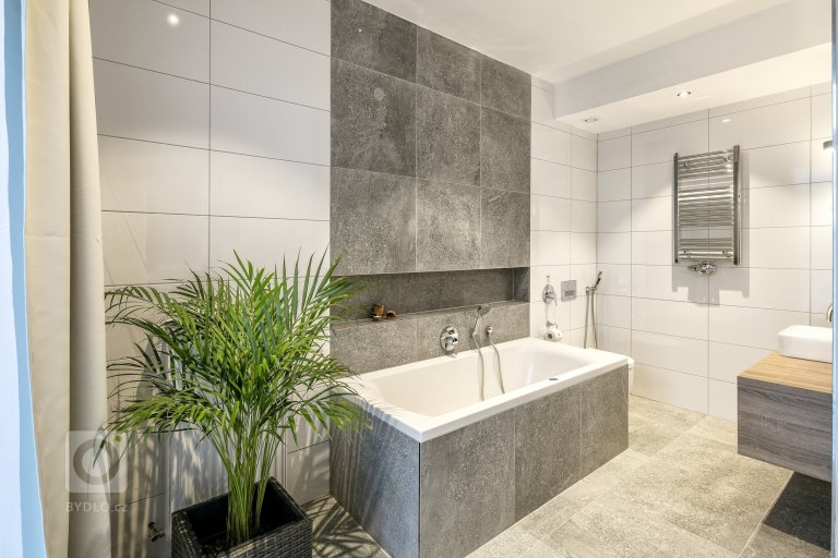 add picture to album