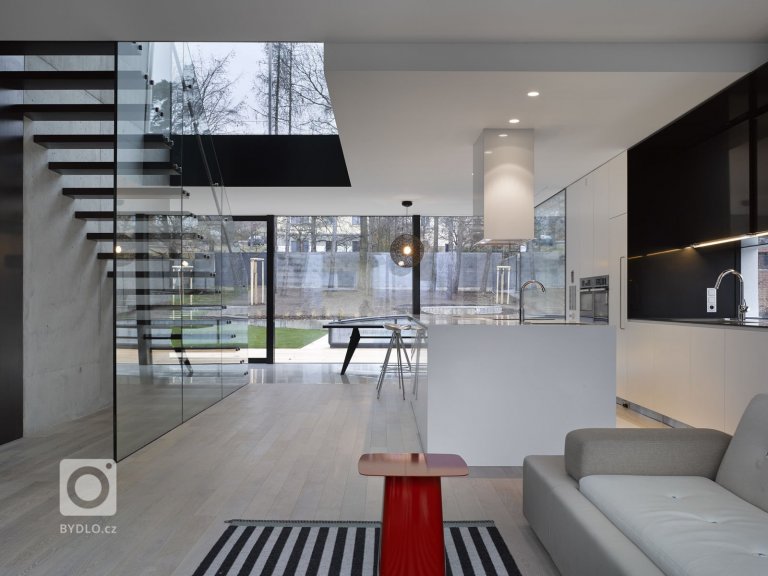 add picture to album