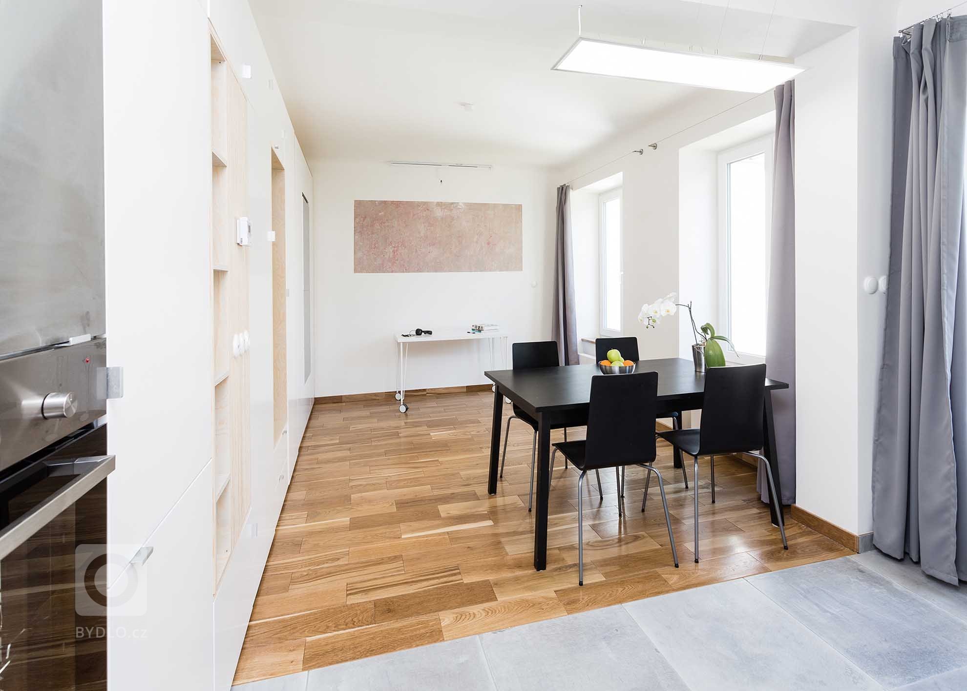 Kolik prostoru na bydlení potřebuje mladý člověk pro život ve městě? Život bez závazků, s&nbsp;velkým počtem koníčků a zájmů? Pravděpodobně málo. Možná ještě…