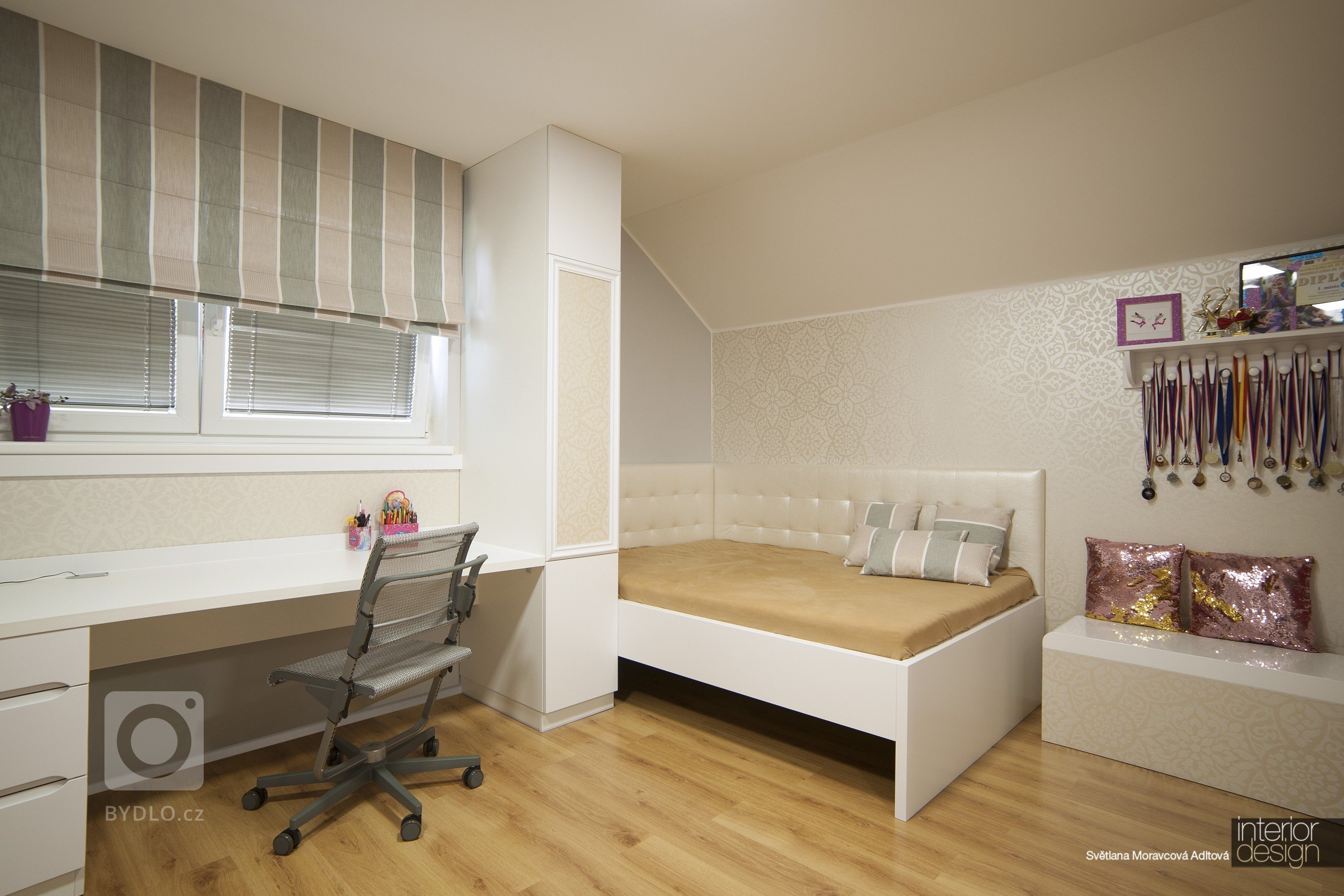 Realizace dětského pokoje pro 10 letou holčičku, která závodně tancuje. Tuto realizaci jsme udělali přesně podle našeho návrhu.
